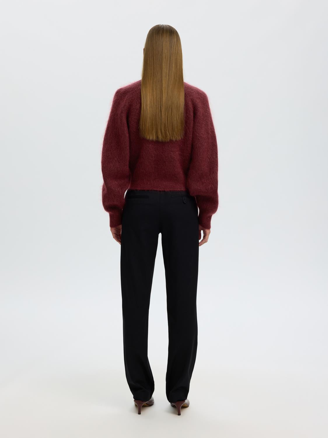 model_shot-back